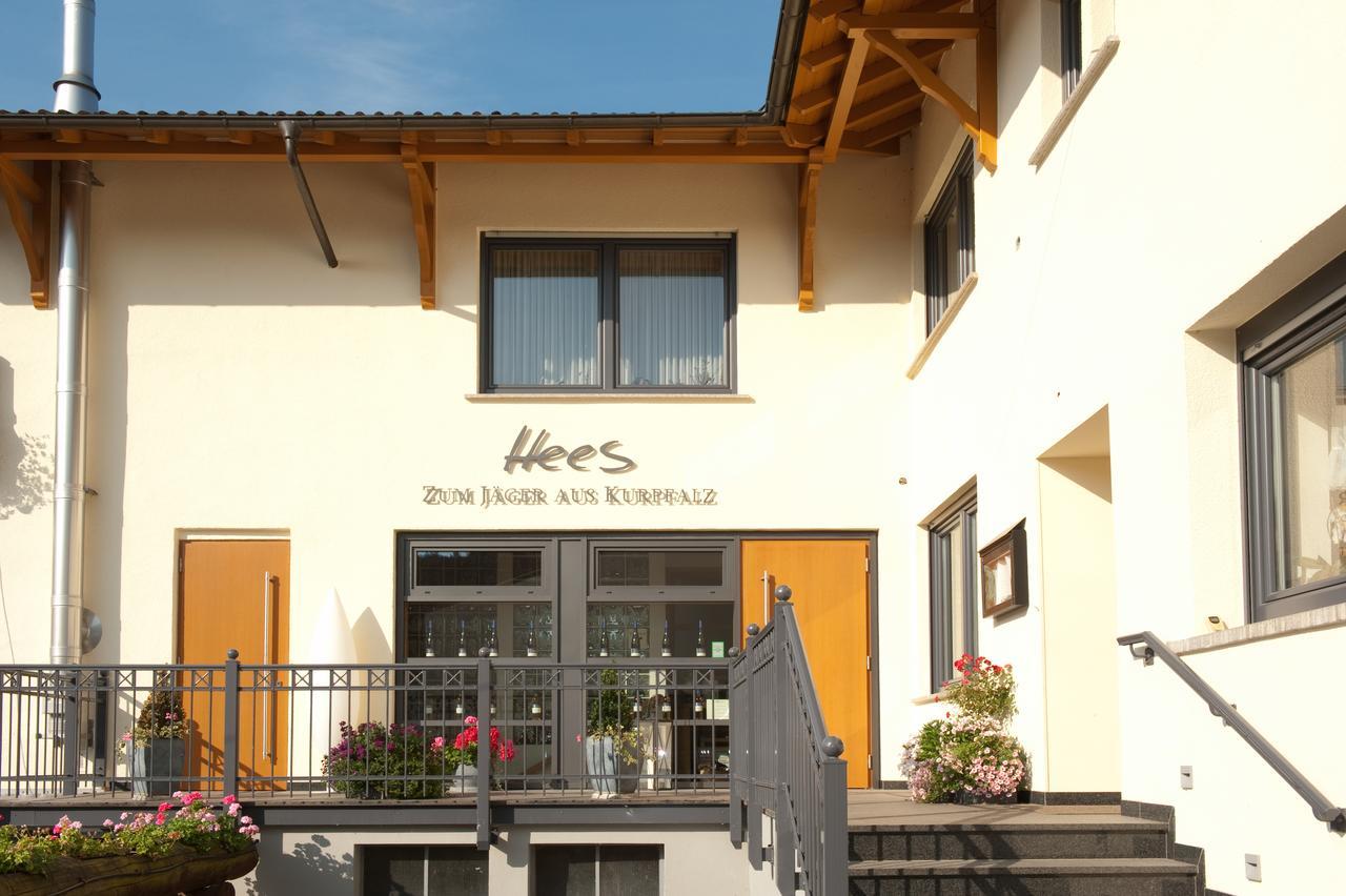 Weingut Hees - Landgasthof Zum Jaeger Aus Kurpfalz Auen Exterior foto